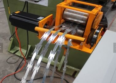 China Eficiência elevada que cerca o fio que faz a máquina, máquina de aço galvanizada do arame farpado da lâmina fornecedor
